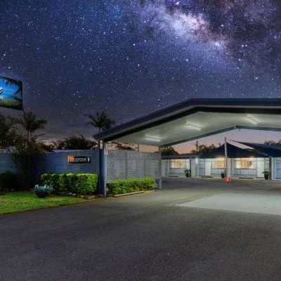 almare tourist motel entrance at night with starry sky