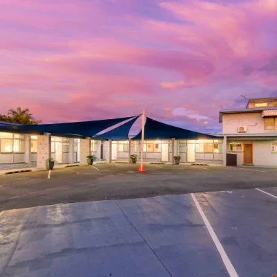almare tourist motel exterior and parking at sunset